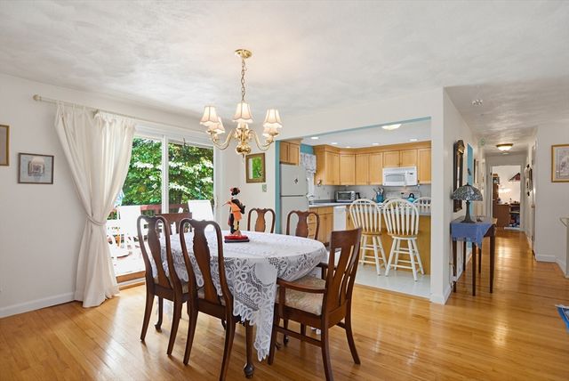 19 Glen Dr, Peabody, MA 01960