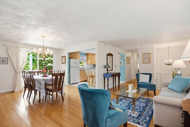19 Glen Dr, Peabody, MA 01960
