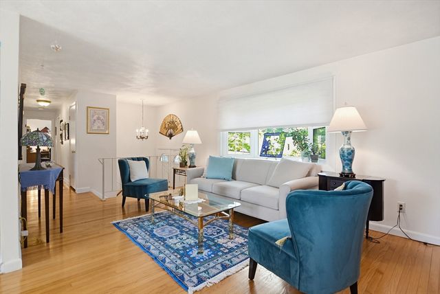 19 Glen Dr, Peabody, MA 01960