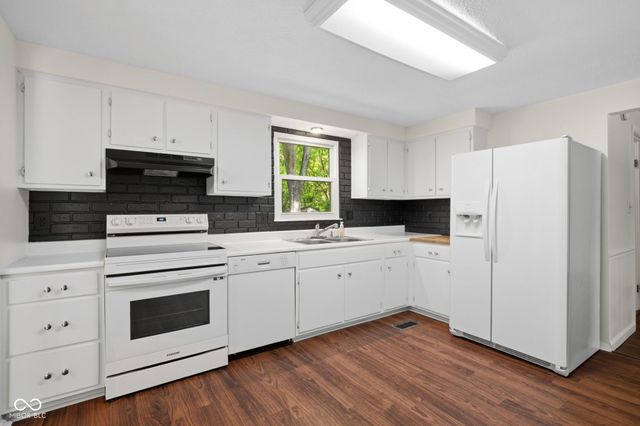 9222 Allisonwood Drive, Indianapolis, IN 46250