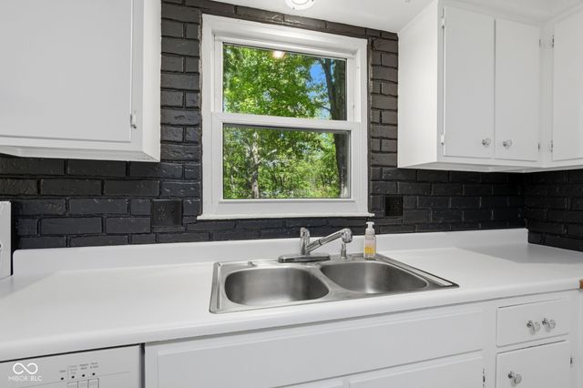 9222 Allisonwood Drive, Indianapolis, IN 46250
