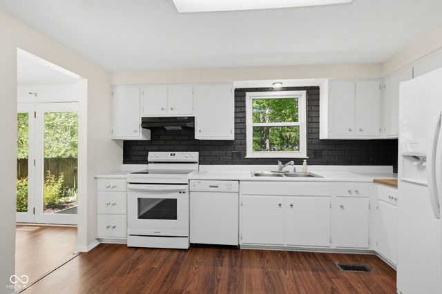 9222 Allisonwood Drive, Indianapolis, IN 46250