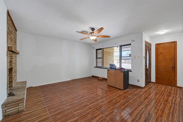 709 Queens Road, Pasadena, TX 77502