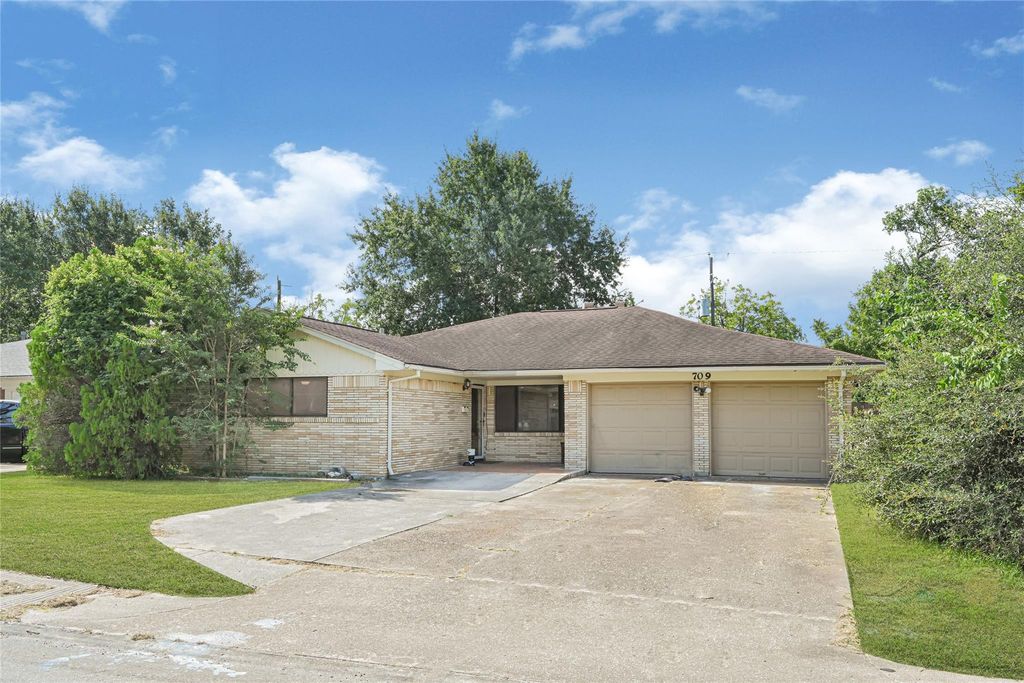 709 Queens Road, Pasadena, TX 77502