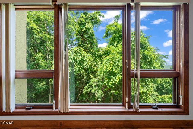 1130 Ski View Drive, Gatlinburg, TN 37738