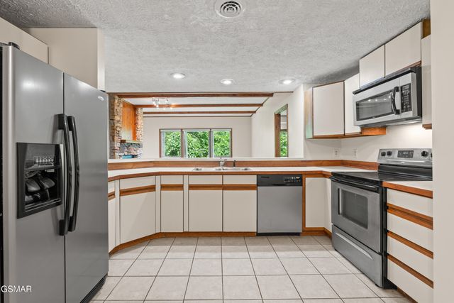 1130 Ski View Drive, Gatlinburg, TN 37738