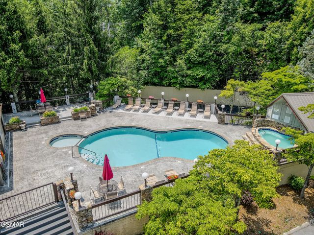 1130 Ski View Drive, Gatlinburg, TN 37738