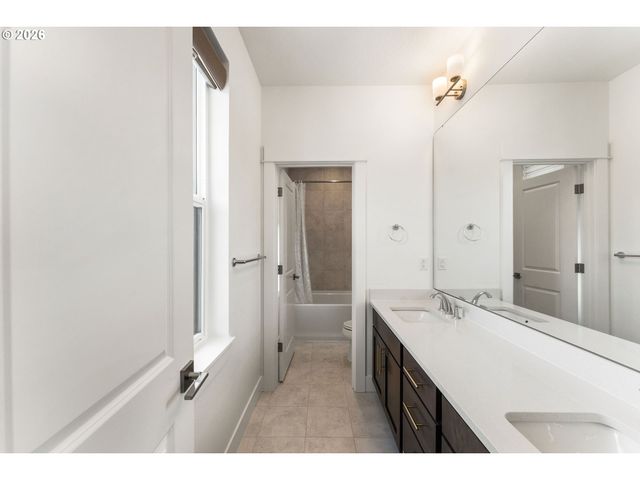 4033 Nw 60TH Cir, Camas, WA 98607