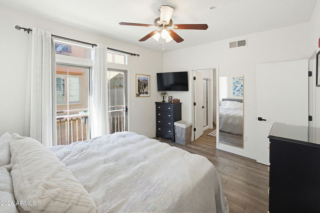 Image 11 of property listing at 3250 W GREENWAY Road 162, Phoenix, AZ 85053