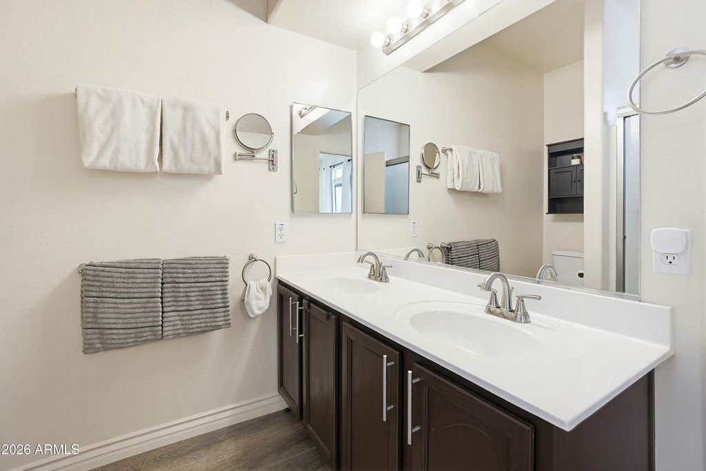 Image 13 of property listing at 3250 W GREENWAY Road 162, Phoenix, AZ 85053