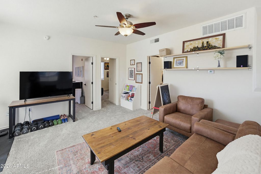 Image 15 of property listing at 3250 W GREENWAY Road 162, Phoenix, AZ 85053
