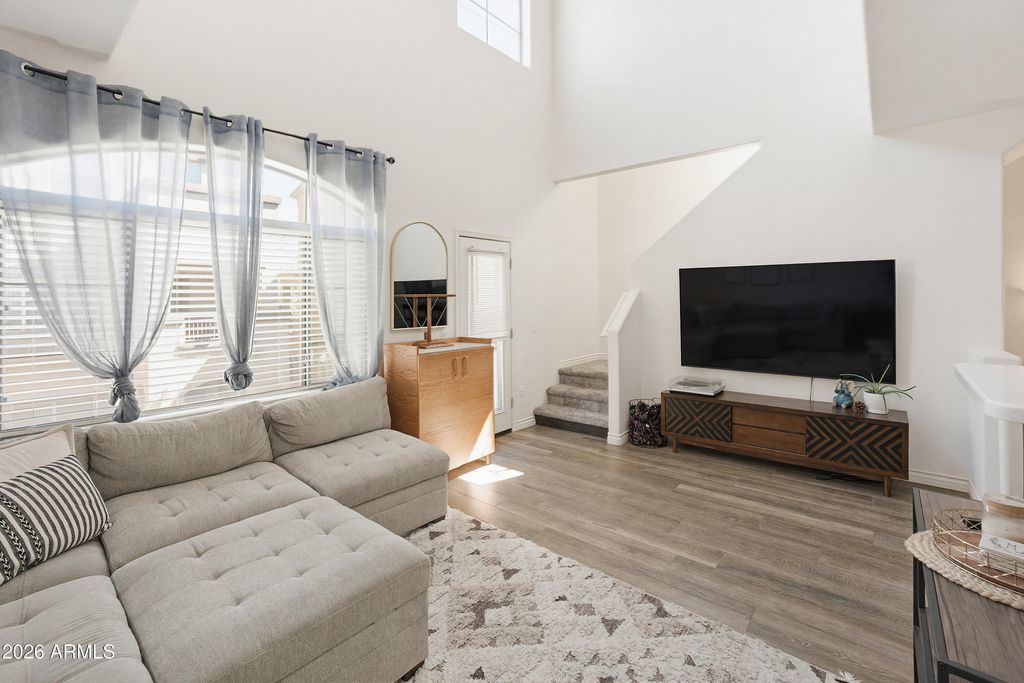 Image 3 of property listing at 3250 W GREENWAY Road 162, Phoenix, AZ 85053