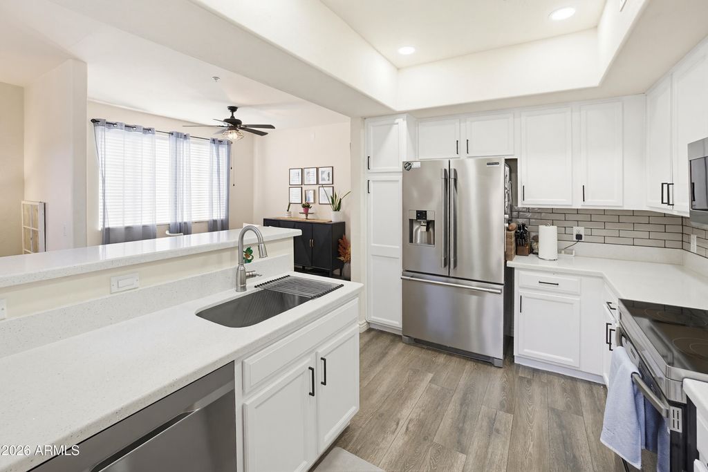 Image 7 of property listing at 3250 W GREENWAY Road 162, Phoenix, AZ 85053
