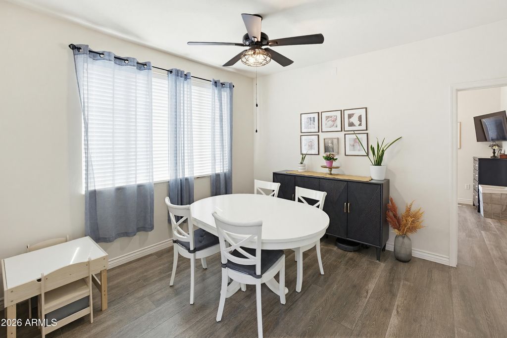 Image 8 of property listing at 3250 W GREENWAY Road 162, Phoenix, AZ 85053