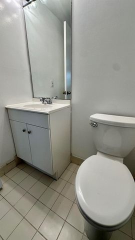 3299 NW 44th Street 2, Oakland Park, FL 33309