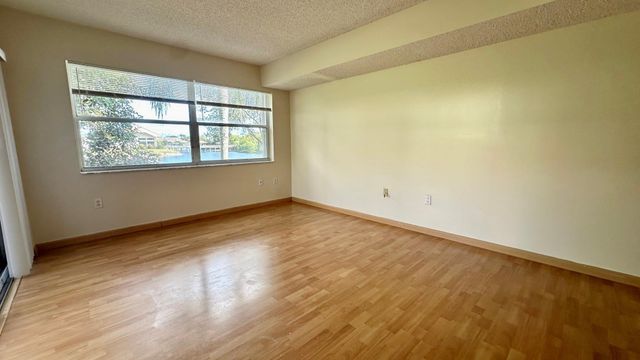 3299 NW 44th Street 2, Oakland Park, FL 33309