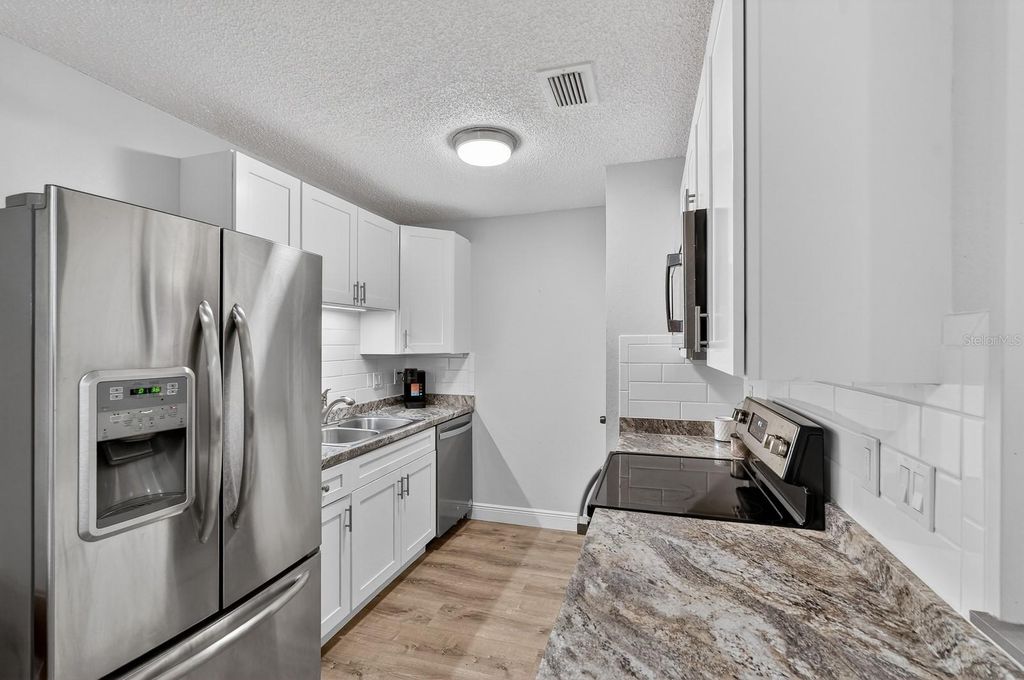 Image 11 of property listing at 1600 BIG TREE ROAD H5, South Daytona, FL 32119