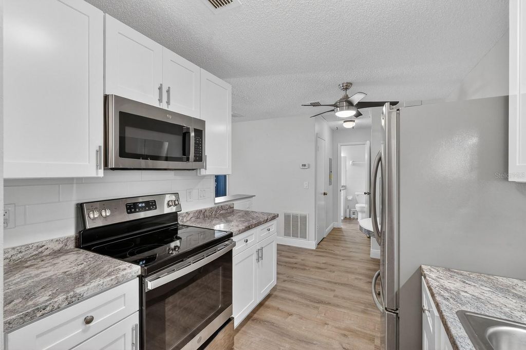 Image 12 of property listing at 1600 BIG TREE ROAD H5, South Daytona, FL 32119