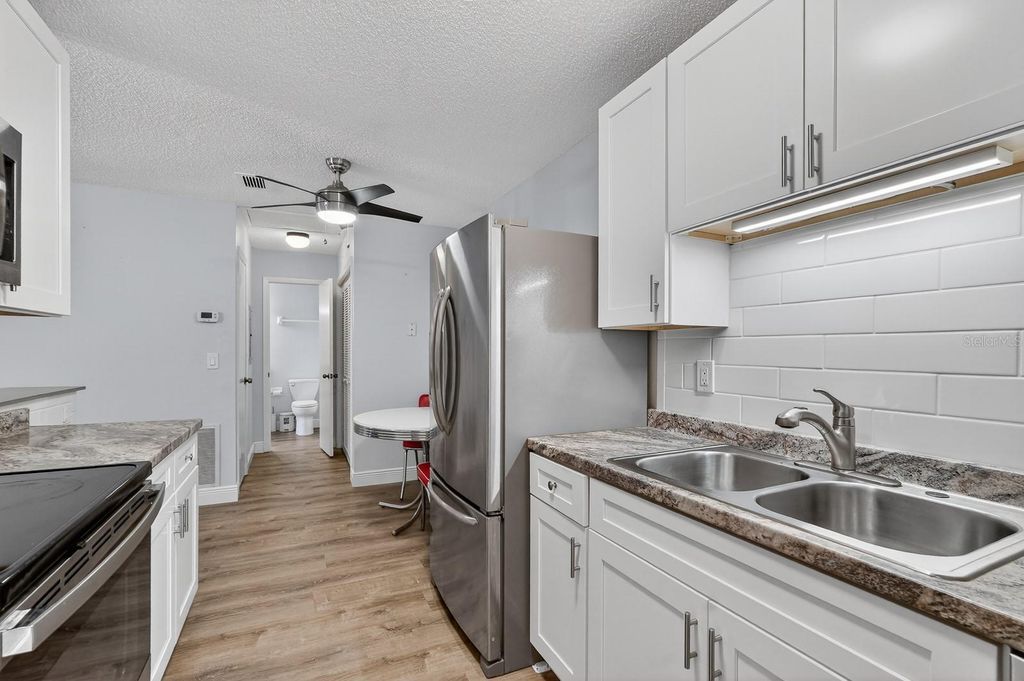 Image 14 of property listing at 1600 BIG TREE ROAD H5, South Daytona, FL 32119