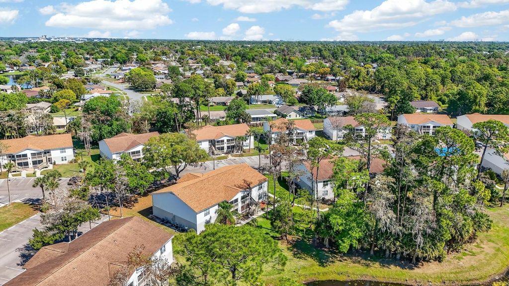 Image 35 of property listing at 1600 BIG TREE ROAD H5, South Daytona, FL 32119