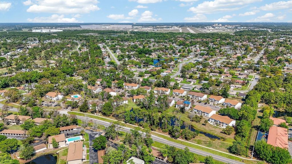 Image 40 of property listing at 1600 BIG TREE ROAD H5, South Daytona, FL 32119