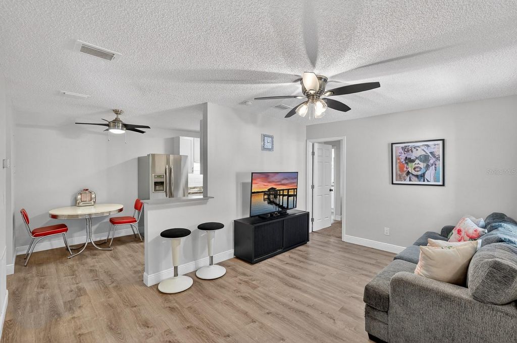 Image 8 of property listing at 1600 BIG TREE ROAD H5, South Daytona, FL 32119