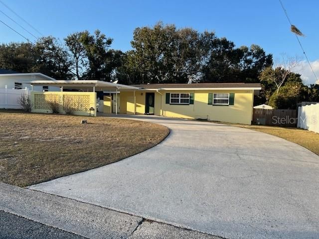 6842 FERN CIRCLE, Leesburg, FL 34748