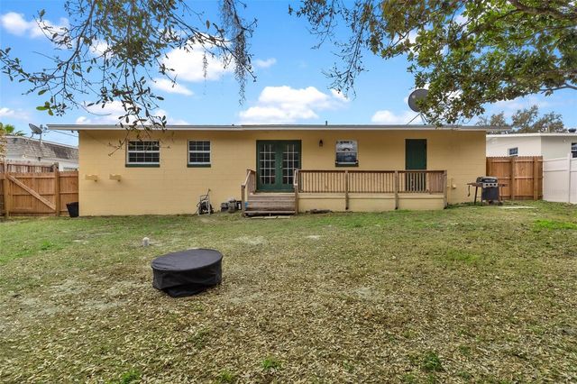 6842 FERN CIRCLE, Leesburg, FL 34748