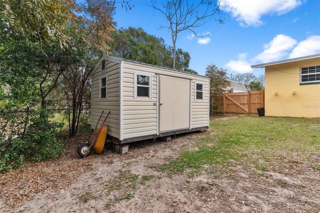 6842 FERN CIRCLE, Leesburg, FL 34748