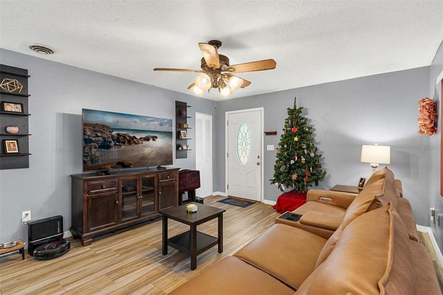 6842 FERN CIRCLE, Leesburg, FL 34748