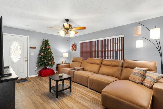 6842 FERN CIRCLE, Leesburg, FL 34748