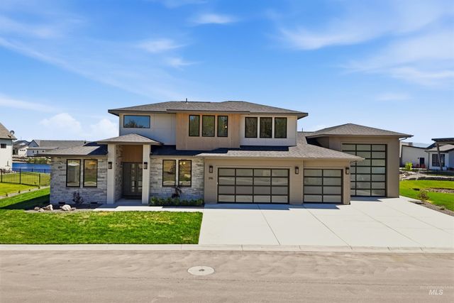 596 Watkins St, Middleton, ID 83644