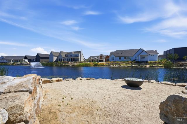 596 Watkins St, Middleton, ID 83644
