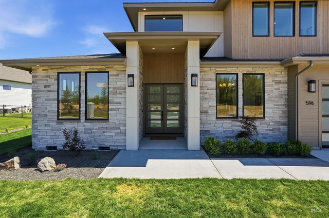 596 Watkins St, Middleton, ID 83644