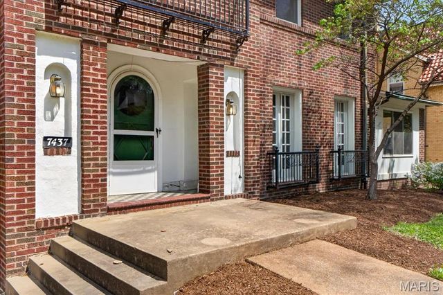 7437 Somerset Avenue, Clayton, MO 63105
