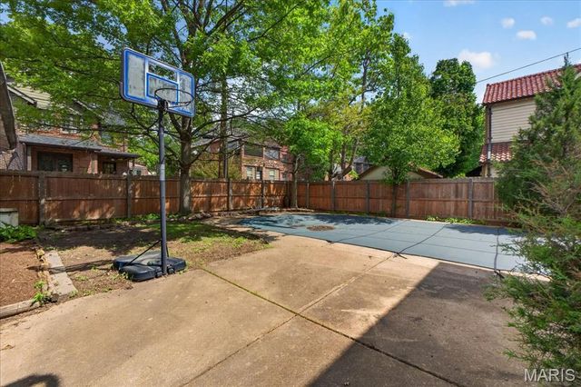 7437 Somerset Avenue, Clayton, MO 63105