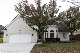 16102 S Thames Lane, Macomb, MI 48042