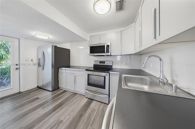 76 W 14 St, Hialeah, FL 33010