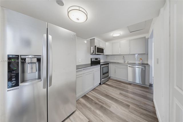 76 W 14 St, Hialeah, FL 33010