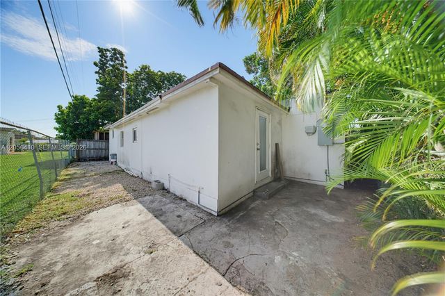 76 W 14 St, Hialeah, FL 33010