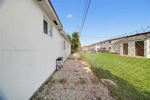 76 W 14 St, Hialeah, FL 33010