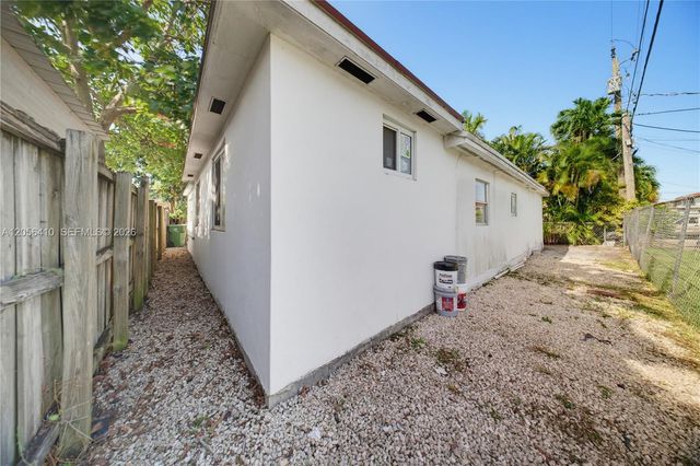 76 W 14 St, Hialeah, FL 33010