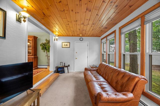 12 Wheaton Drive, Nashua, NH 03063