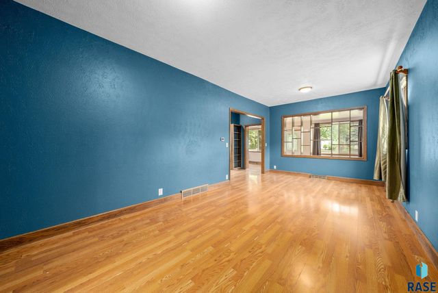 1708 W 22nd St, Sioux Falls, SD 57105