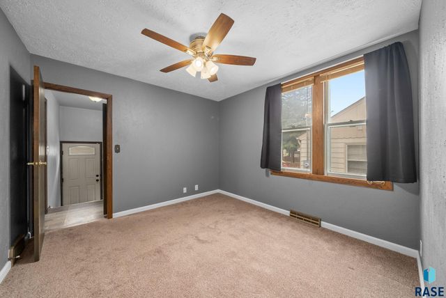 1708 W 22nd St, Sioux Falls, SD 57105