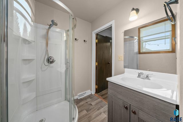 1708 W 22nd St, Sioux Falls, SD 57105