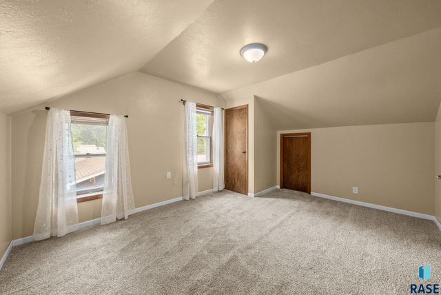 1708 W 22nd St, Sioux Falls, SD 57105