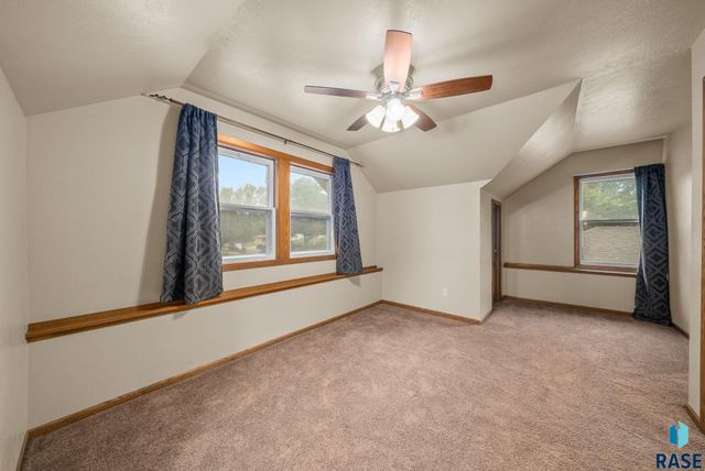 1708 W 22nd St, Sioux Falls, SD 57105