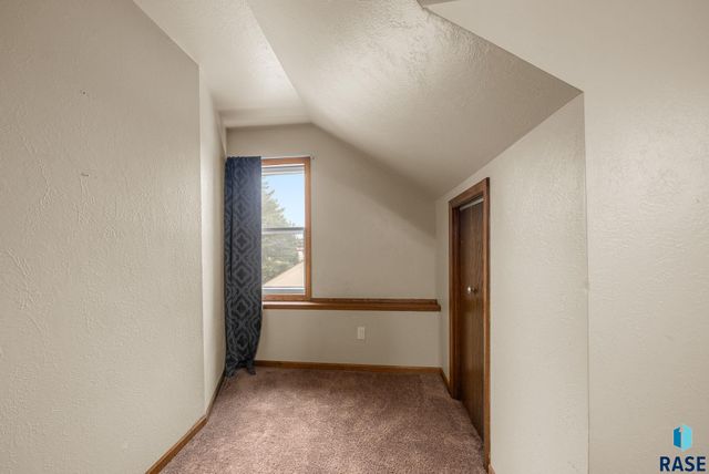 1708 W 22nd St, Sioux Falls, SD 57105