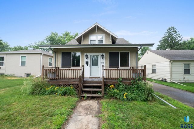1708 W 22nd St, Sioux Falls, SD 57105
